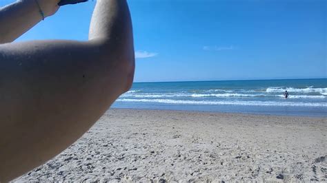 video spiaggia nudisti